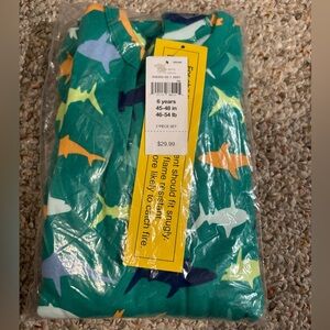 Little boys green baby Gap pajamas. long sleeve and pants pajamas. NWT.